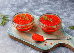 Общественник предупредил дончан об опасности при покупке красной икры с рук