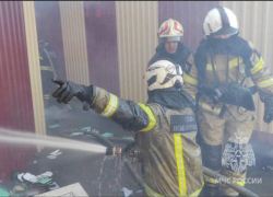 В Ростове перекрыли движение на Шолохова из-за сильного пожара на рынке