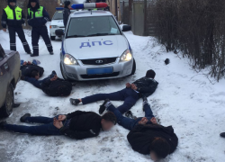 Погоня со стрельбой по колесам автомобиля развернулась на улицах Ростова