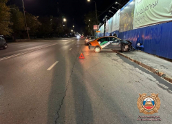 Молодой водитель легковушки устроил ДТП с пострадавшим на Театралке в Ростове