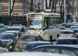 Сразу два ДТП с участием общественного транспорта парализовали движение в центре Ростова