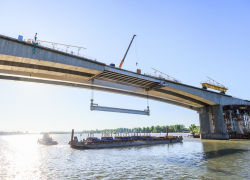 Ворошиловский мост отремонтируют на деньги дальнобойщиков