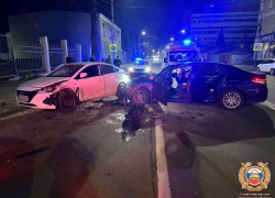 В ночном ДТП на Театралке в Ростове пострадали два человека