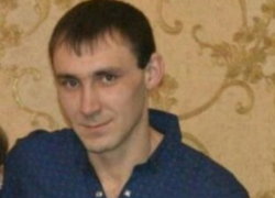 28-летнего кареглазого мужчину с татуировкой кинжала на правой руке разыскивают в Ростовской области