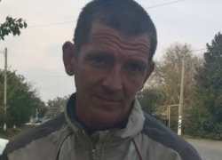 Пропавшего больше месяца назад мужчину с залысинами разыскивают в Ростовской области