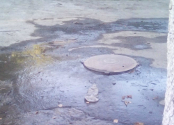 Перспектива утренних купаний в канализационных водах не вдохновила жителей Первомайского района в Ростове