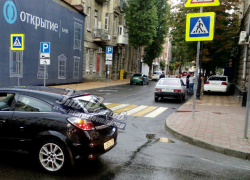 Две автоледи устроили серьезное ДТП на ровном месте в центре Ростова
