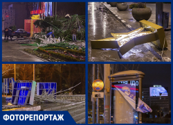 Упавшие елки, часы и балконы: показываем последствия урагана в Ростове