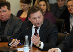 Отдавал медикам машины и трудился с волонтерами депутат гордумы Ростова Вячеслав Камышный