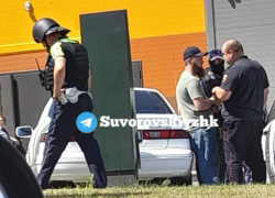 В Ростове задержали вооруженного мужчину возле ТЦ «Суворовский»