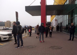 В два торговых центра Ростова поступили сообщения о минировании