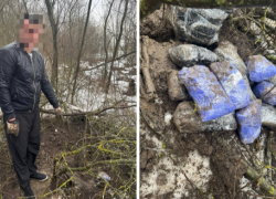 В лесу в Ростовской области приезжий курьер пытался забрать 12 кг наркотиков