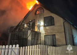В Новочеркасске частный дом сгорел из-за углей в мангале