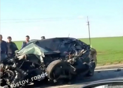 В Ростовской области владелица иномарки погибла в аварии с грузовиком