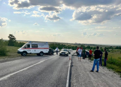В Ростовской области три человека погибли в лобовом ДТП на трассе