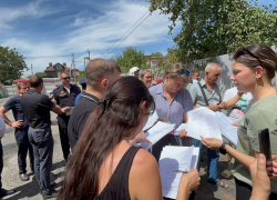 В Батайске пострадавшим жителям разрешили забрать свои вещи из сгоревшего дома