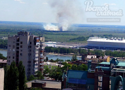 В Ростове горит левый берег Дона