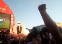 Победа российской сборной довела ростовчан до восторга, слез и милых обнимашек