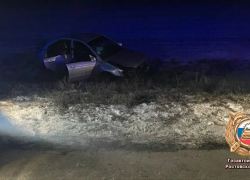 Взрослый и ребенок пострадали в ДТП с опрокидыванием под Ростовом