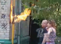 Пылающий газовый факел на фасаде жилого дома в Ростове попал на видео