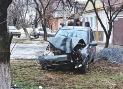 Яма на дороге и беспечность стали причиной ДТП в Новочеркасске 