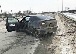 Пьяный автослесарь разбил угнанную у клиента иномарку об отбойник на трассе под Ростовом