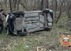 Под Ростовом в ДТП с грузовиком пострадали водитель и двое детей