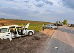 Три человека пострадали в массовом ДТП на трассе в Ростовской области