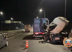 Водитель грузовика погиб в жутком ДТП на трассе под Ростовом