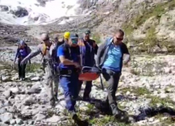 Жительница Ростовской области сорвалась со снежника на леднике Азовский 