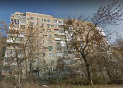 Взрыв разрушил два этажа в многоквартирном доме в городе Шахты Ростовской области