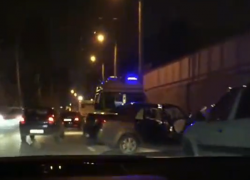 Недосыпающий водитель уснул за рулем и на большой скорости "влетел" в ЛЭП