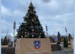 Новогоднюю ель донского региона на выставке «Россия» украсили в казачьей стилистике