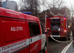 Утренний пожар на Пушкинской в Ростове окутал центр города клубами черного дыма