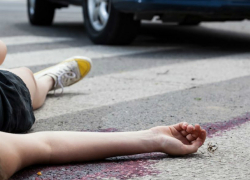 Молодая мать лишилась 10-летнего ребенка под колесами трусливой легковушки на трассе под Ростовом