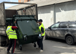 В Ростове продолжают обновлять мусорные контейнеры