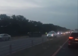 На трассе под Ростовом погиб водитель опрокинувшейся машины