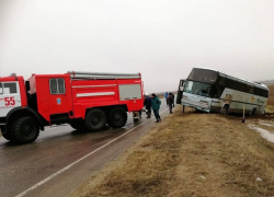 Автобус из Махачкалы улетел в кювет в Ростовской области