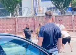 В Ростове мужчины подрались у автомойки за место и применили перцовый газ