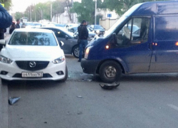 Вздумавший проскочить на «красный» водитель автобуса спровоцировал ДТП с пострадавшим в Ростове