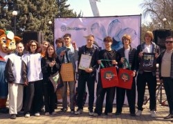 В Ростове-на-Дону: школьники и волонтеры собрали 143 кг мусора