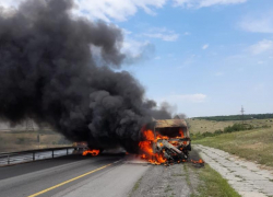 На трассе М4 «Дон» в Ростовской области сгорел грузовик