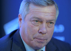 Как ростовский губернатор Василий Голубев обещал помочь пострадавшим от взрыва жителям Шахт