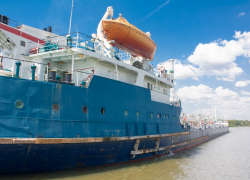 В Ростовской области сели на мель два сухогруза с пшеницей