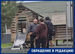 Мужчина напал на подростков-самокатчиков и попытался выгнать их с детской площадки в Ростове