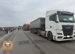 Водитель автобуса с пассажирами устроил тройное ДТП на М-4 Дон и собрал 13-километровую пробку 