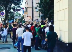 «Атаковавшие» отель со своими футболистами счастливые мексиканцы попали на видео в Ростове