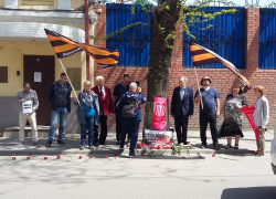 В Ростове активисты у стен украинского консульства  отметили годовщину трагедии в Одессе