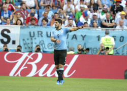 Зубастый "убийца" Суарес вывел Уругвай из группы ЧМ-2018 в Ростове