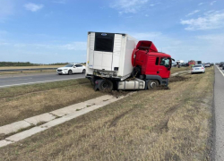 Два человека пострадали в ДТП с грузовиком на трассе М-4 «Дон» в Ростовской области